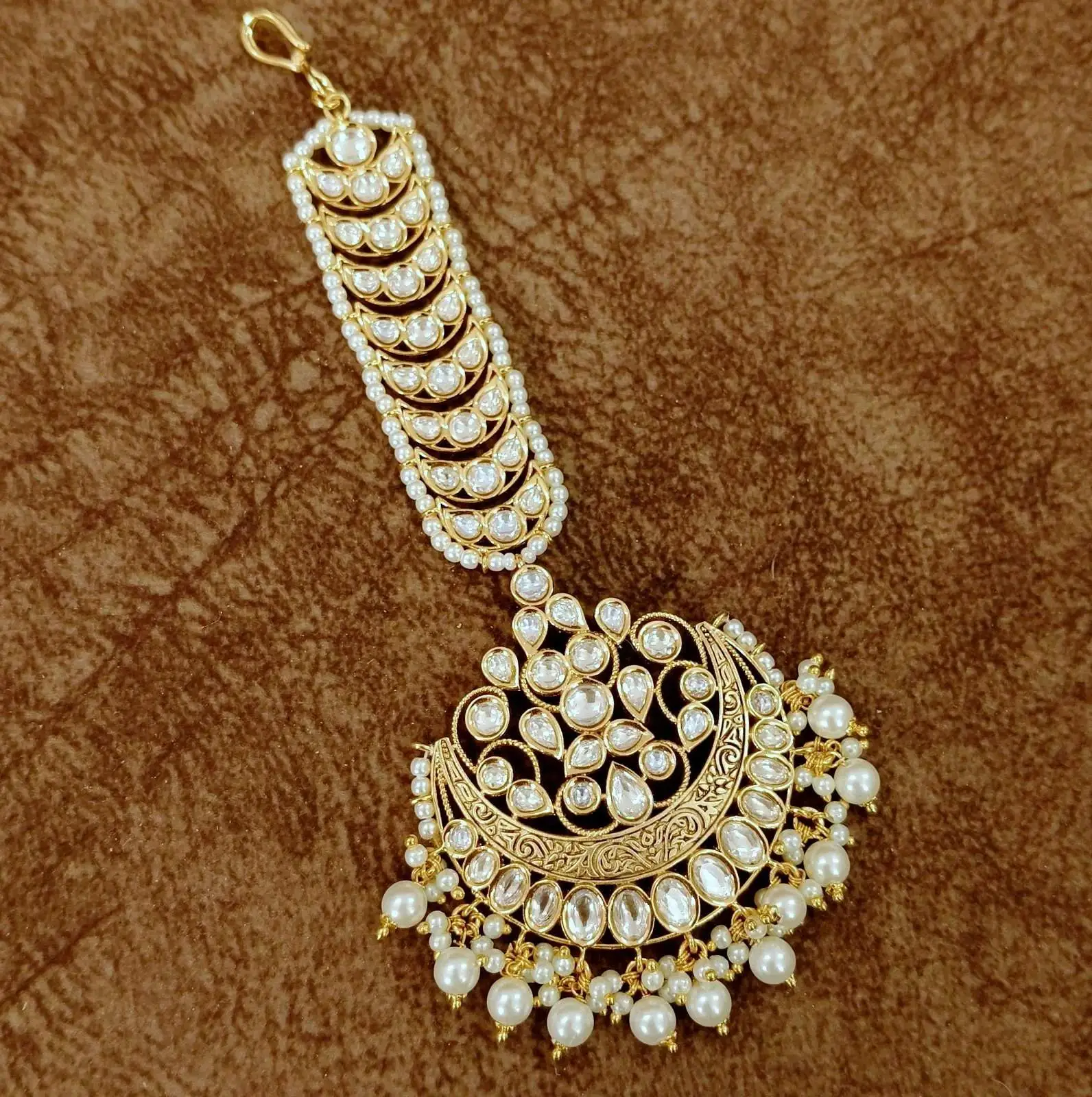 Kundan Maang Tikka